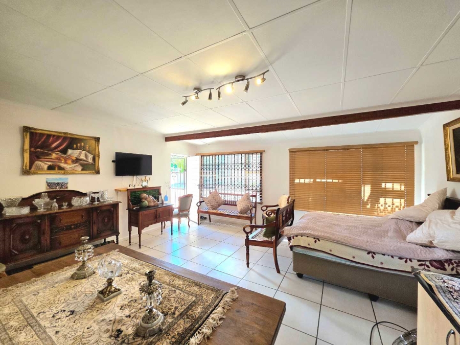 5 Bedroom Property for Sale in Plattekloof Western Cape